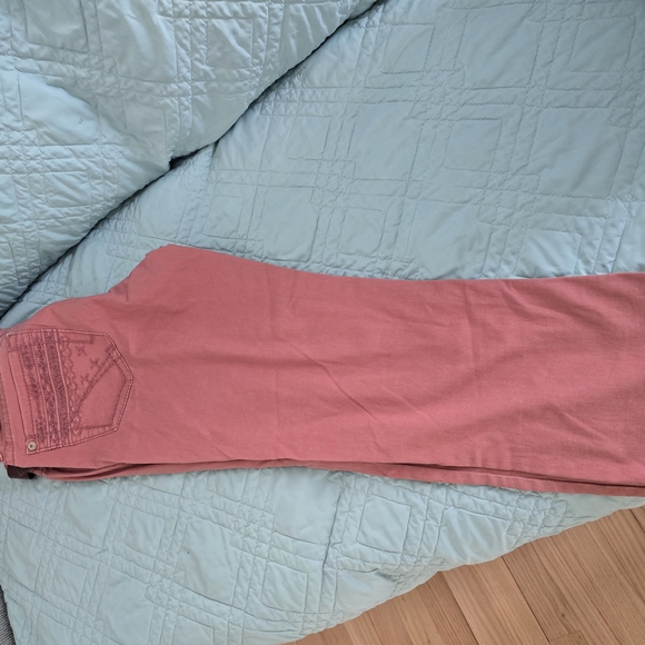 Unionbay Capris with Brown Belt - Picture 4 of 6